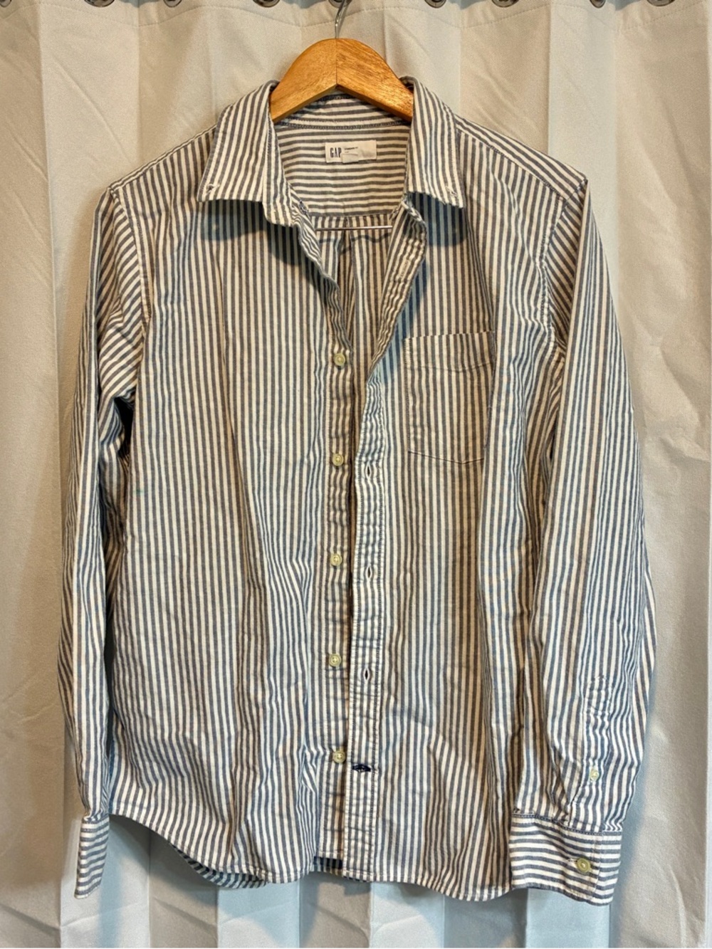 Gap Men's Oxford Stripe White Blue Long Sleeve Button Up Size Med Layer